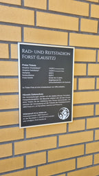 Wand-Firmenschild mit Alu-Rahmen | silber eloxiert,  RAL-Farbton - Bild 9