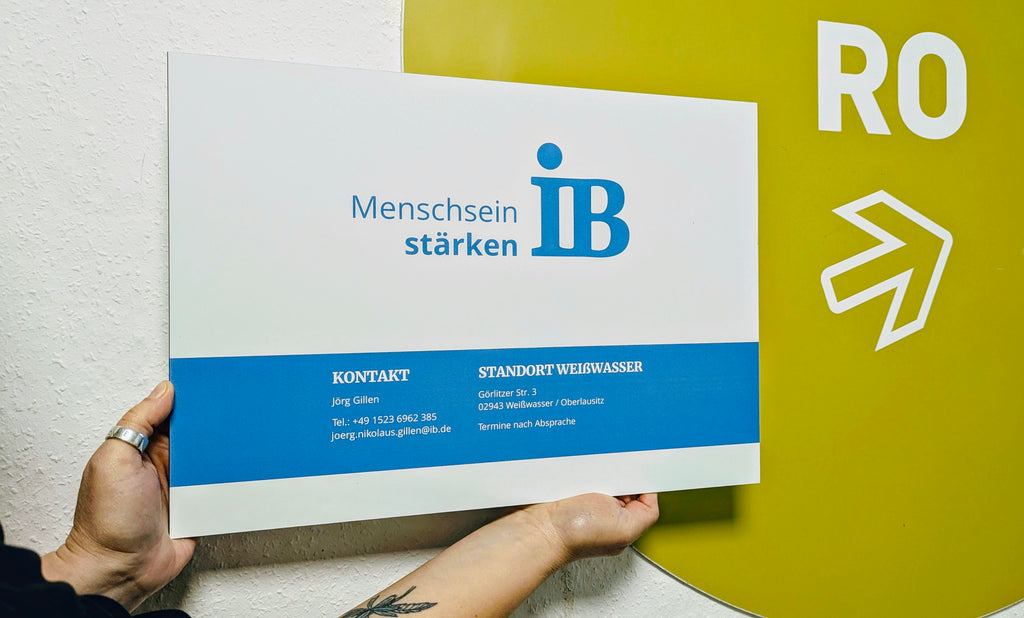 Aluverbundplatte + Digitaldruck: Schild mit UV-Schutzlaminat für Wetterbeständigkeit - Bild 3
