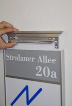 Wand-Firmenschild mit Alu-Rahmen | silber eloxiert,  RAL-Farbton - Bild 7