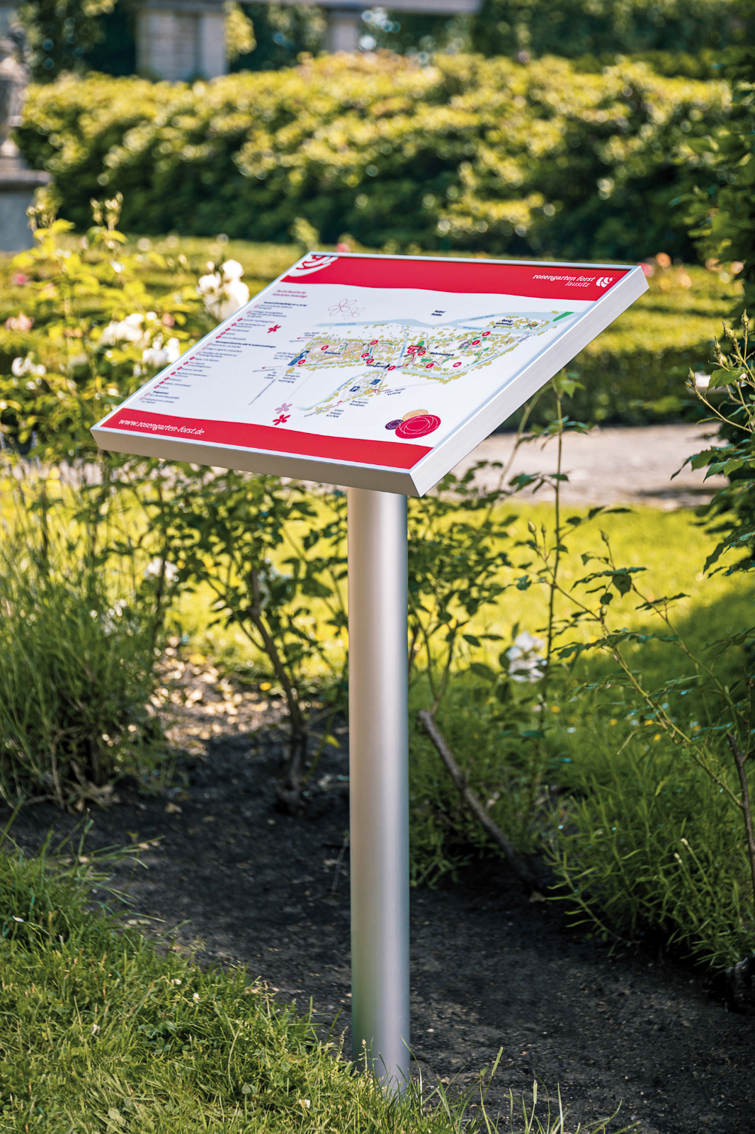 Pultschild 1-beinig | Anti-Graffiti Alu-Platte und verstellbarem Neigungswinkel 